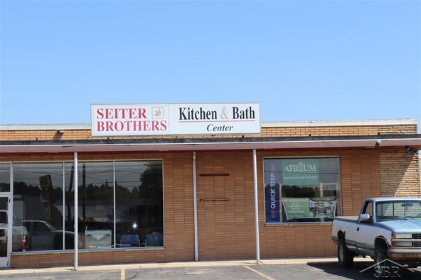 420 W 5th St, Clare, MI 48617